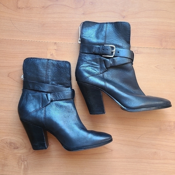 DONALD J Pliner Sarje Ankle Boots - Picture 6 of 16